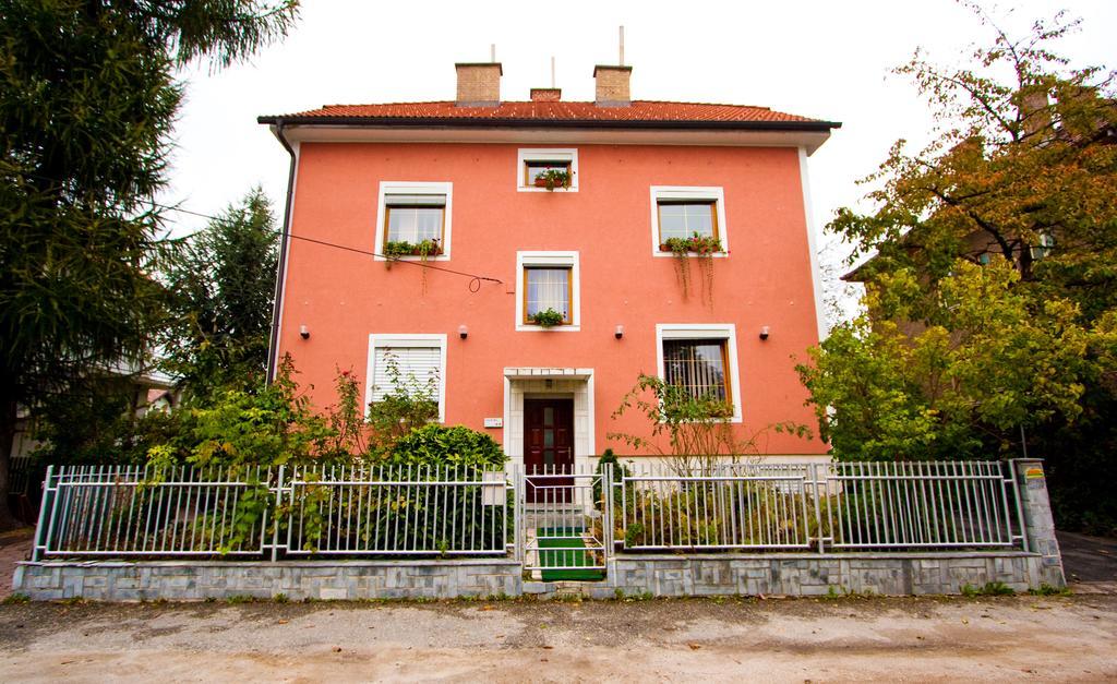 Guest House Pikapolonca มาริบอร์ ภายนอก รูปภาพ