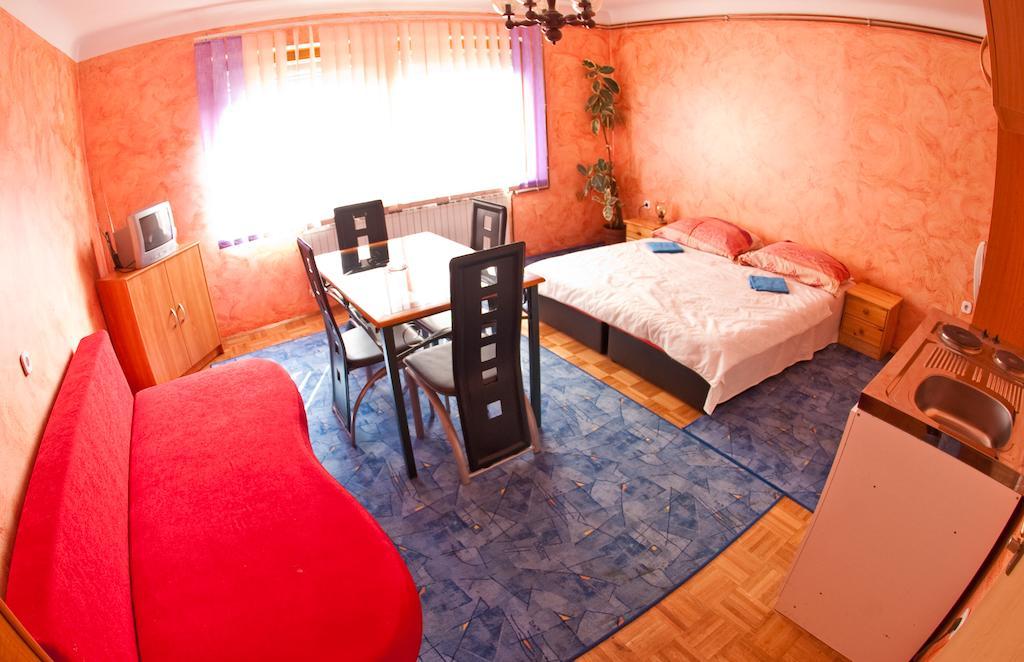 Guest House Pikapolonca มาริบอร์ ห้อง รูปภาพ
