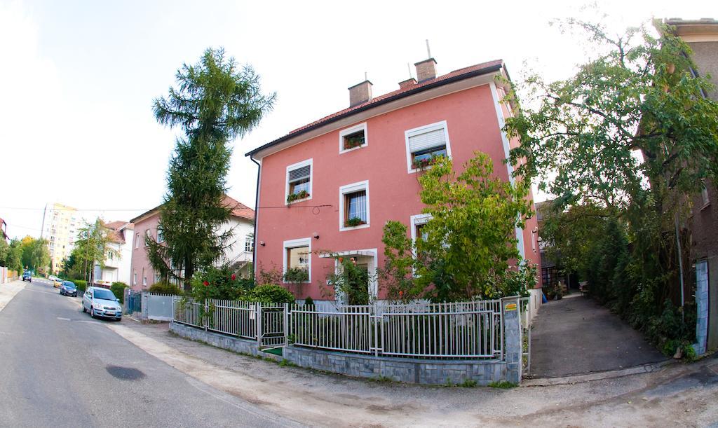 Guest House Pikapolonca มาริบอร์ ภายนอก รูปภาพ