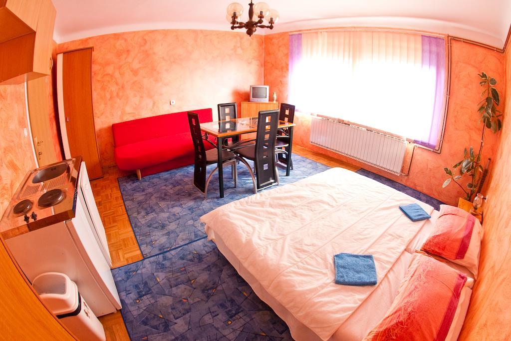 Guest House Pikapolonca มาริบอร์ ห้อง รูปภาพ