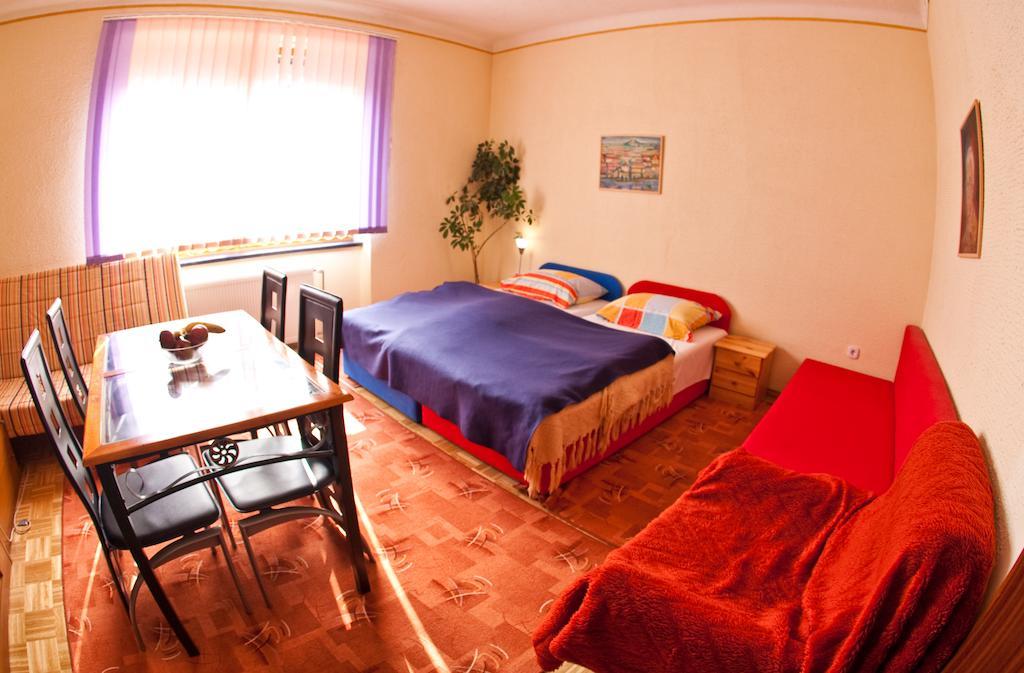 Guest House Pikapolonca มาริบอร์ ห้อง รูปภาพ